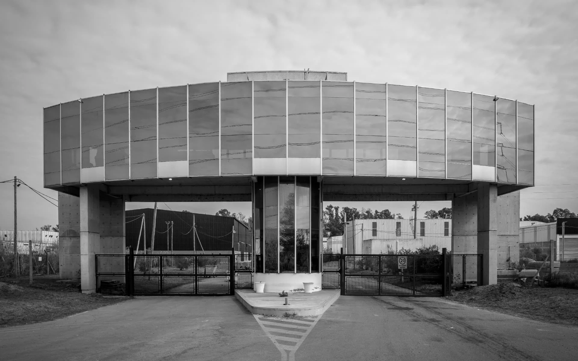 Edificio de acceso de Polo 24